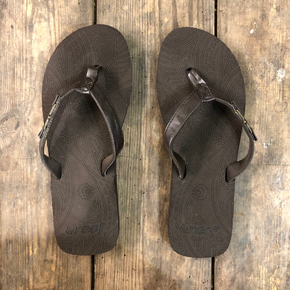 places that sell reef flip flops
